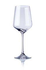 ein leeres Weinglas auf weißem Untergrund