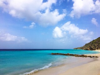 Fototapeta na wymiar tropical beach with blue sky in Curacao