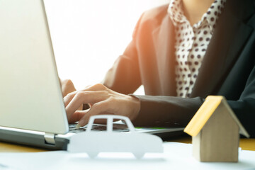 Naklejka premium Business sales representative working on desk in office with sunlight 