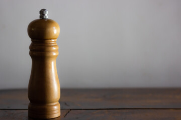 pepper mill and salt © Andrés Cortés