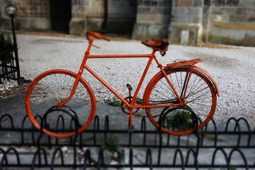 Obraz premium Old orange bicycle on display