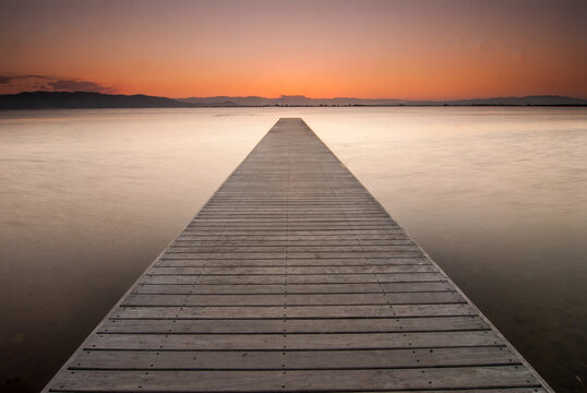 pantalan en un atardecer en el delta del Ebro
