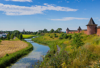 Fototapeta na wymiar The architecture of the city of Suzdal in summer in sunny weather. Russian village.