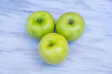 Three apples sitting next to each other