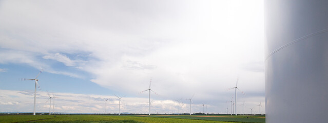 Landscape with wind turbines. Wind turbines on the field. Renewable energy. Erneuerbare Energie. Landschaft mit Windkraftanlagen. Windkraftanlagen auf dem Feld. 