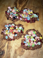 Haferflocken Brownie Kekse, mit Früchten und bunten Flakes