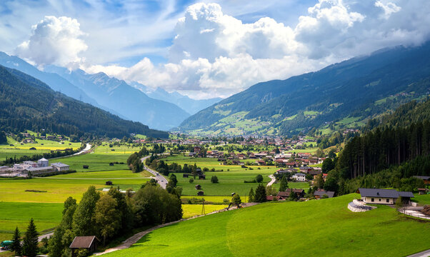 View from the cable car over the Mittersill-Hollersbach and the