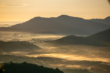 Obraz premium the sunset in the mountains