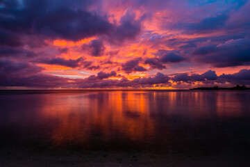 Fototapeta na wymiar Beautiful sunset over ocean water