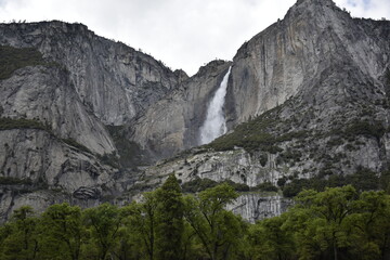 Fototapeta na wymiar Yosemite Falls in Yosemite National Park, California USA 