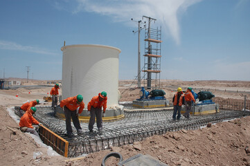 Galpon metalico construccion trabajadores  postes  de electricidad galvanizado estructura metalica...