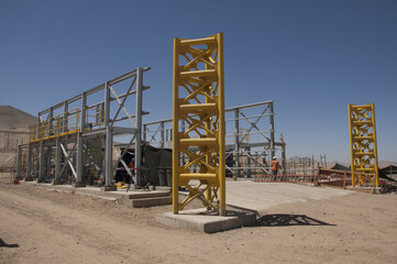 Galpon metalico construccion trabajadores  postes  de electricidad galvanizado estructura metalica...