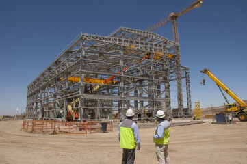 Galpon metalico construccion trabajadores  postes  de electricidad galvanizado estructura metalica...