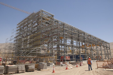 Galpon metalico construccion trabajadores  postes  de electricidad galvanizado estructura metalica...