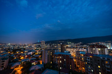 Obraz premium Night sky with stars over Tbilisi's downtown