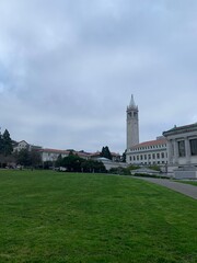 Fototapeta na wymiar UC Berkeley on cloudy day at Memorial Glade