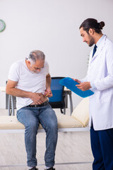 Obraz premium Patient suffering from diabetes visiting doctor