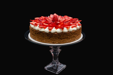 Mostachón decorado con fresas.