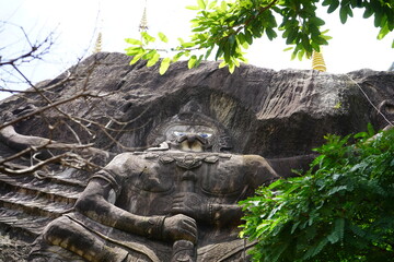 Fototapeta na wymiar lion statue in the park