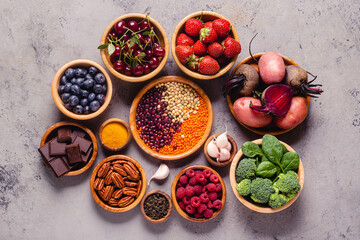 Healthy foods high in antioxidants.