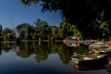Fototapeta na wymiar The Cismigiu Garden (Parcul Cismigiu) is one of the largest and most beautiful public parks in Bucharest.