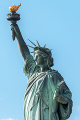 Fototapeta na wymiar La majestueuse statue de la liberté