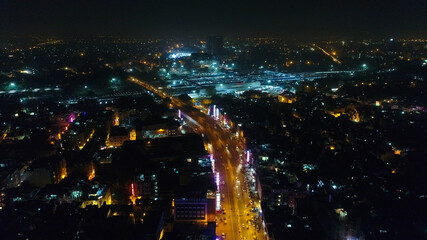 Ville de New Delhi en Inde vue du ciel et de nuit