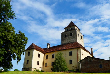 Fototapeta na wymiar Burg Ehrenhausen an der steirischen Weinstraße