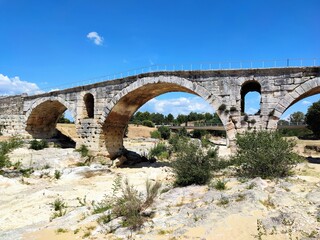 Fototapeta na wymiar Balade en Provence - Pont Julien