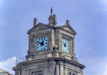 Fototapeta na wymiar Clock tower in Barcelona, Spain.