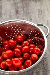 red tomatoes in a bowl