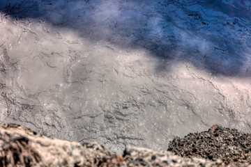 Obraz premium Boiling mud pool in Wai-O-Tapu geothermal area
