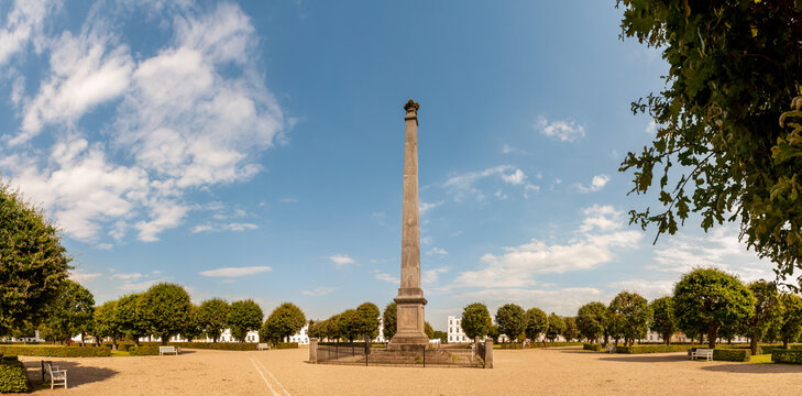 Obelisk am Circus in Putbus auf R&uuml;gen