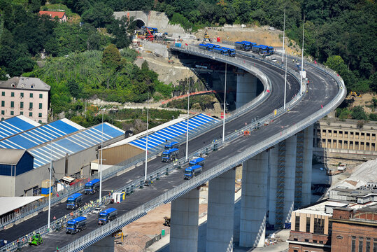 Collaudo con i camion della ditta di trasporti Germani per Ponte di San Giorgio ex Morandi
