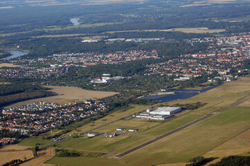 Fototapeta na wymiar Blick aus den Heißluftballon auf Dessau-Roßlau, Sachsen-Anhalt, Deutschland 2020