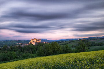 Fototapeta na wymiar Beautiful castle photographed at the last sunset lights a little cloudy