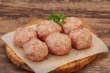 Raw turkey meatball for cooking