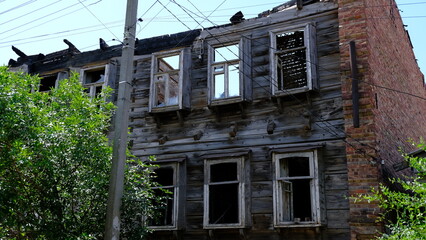 Fototapeta na wymiar Destroyed old residential building in Russia