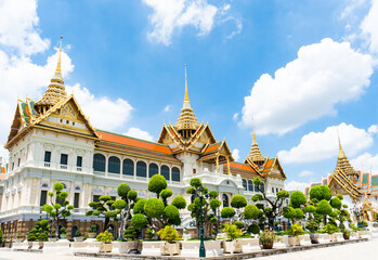 Obraz premium picture of The Temple of the Emerald Buddha and the grand palace in the sunnyday with blue sky in Bangkok, Thailand