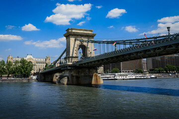 Fototapeta na wymiar Blick auf die Kettenbrücke über die Donau Budapest, Ungarn