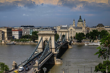 Blick von oben auf die Donau und Kettenbr&uuml;cke Budapest, Ungarn,