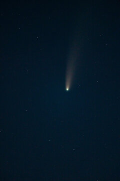 Komet Neowise, Nahaufnahe, Meteoroid bei Nacht, Sternenhimmel