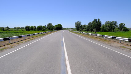 Fototapeta na wymiar Asphalt road in the countryside of Russia