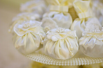 Elegant gifts for guests