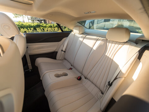 Asientos traseros coup&eacute;