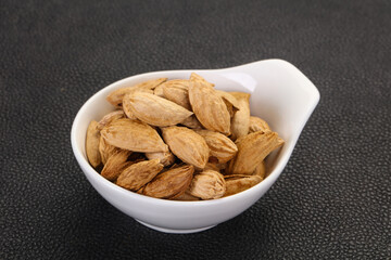 Unpeeled Almonds nuts