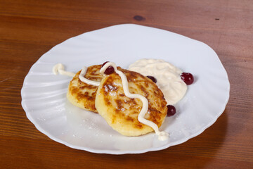 Tasty cheesecakes with sour cream