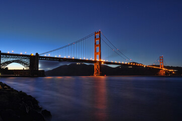 Fototapeta na wymiar Golden Gate Bridge during dusk