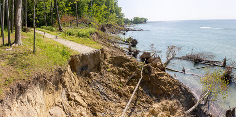 Lake trail erosion, erosion by the lake, climate change, local climate change, erosion, trail