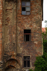 Fototapeta na wymiar old brick building